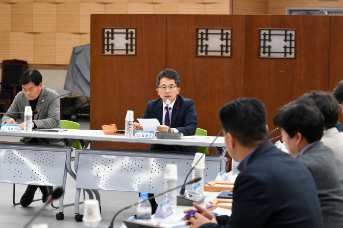 [크기변환]영주-3-2 유정근 영주시장 권한대행이 발언하고 있다.jpg