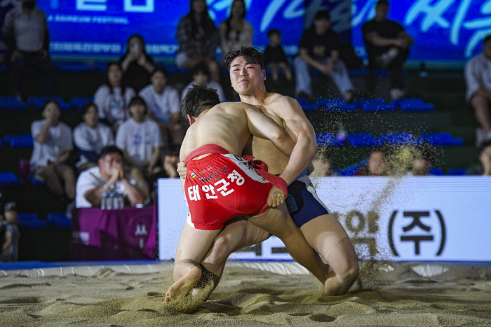 [크기변환]1-1. (타 대회 사진)2025 단오장사 씨름대회 당시 사진자료.jpg
